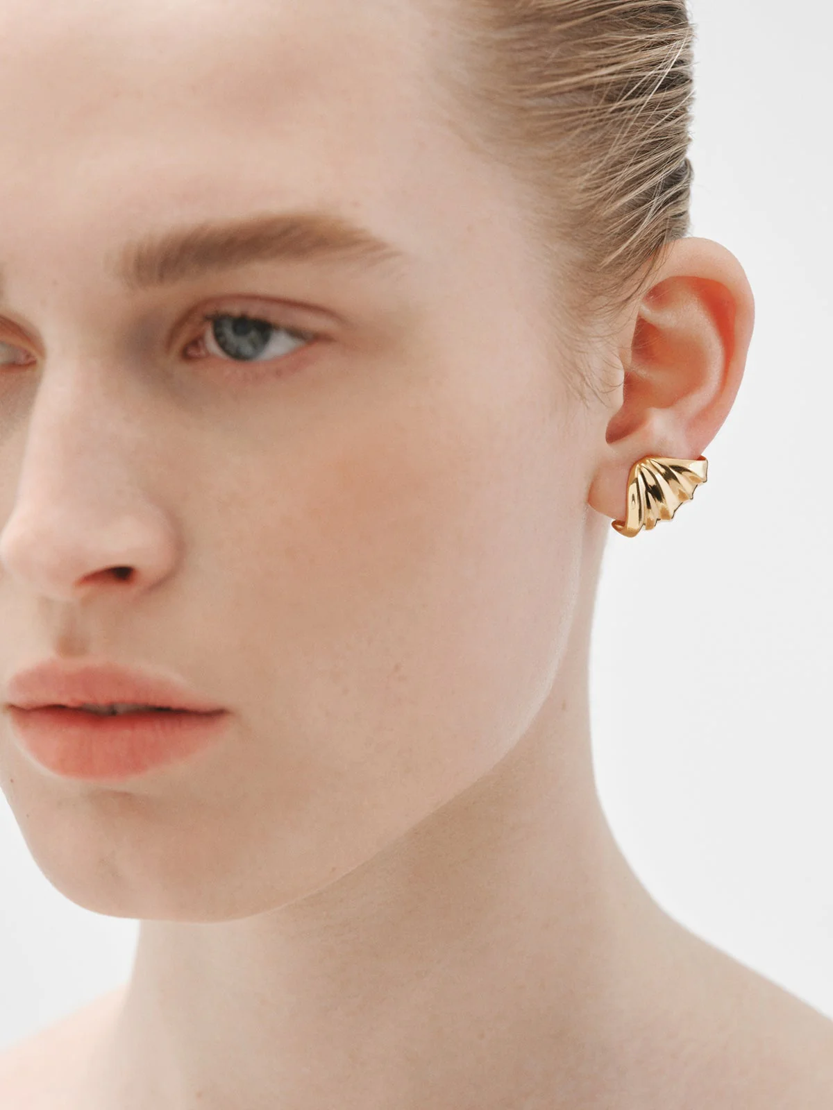 Pendientes de plata 925 bañada en oro amarillo de 18K con textura - Image 2