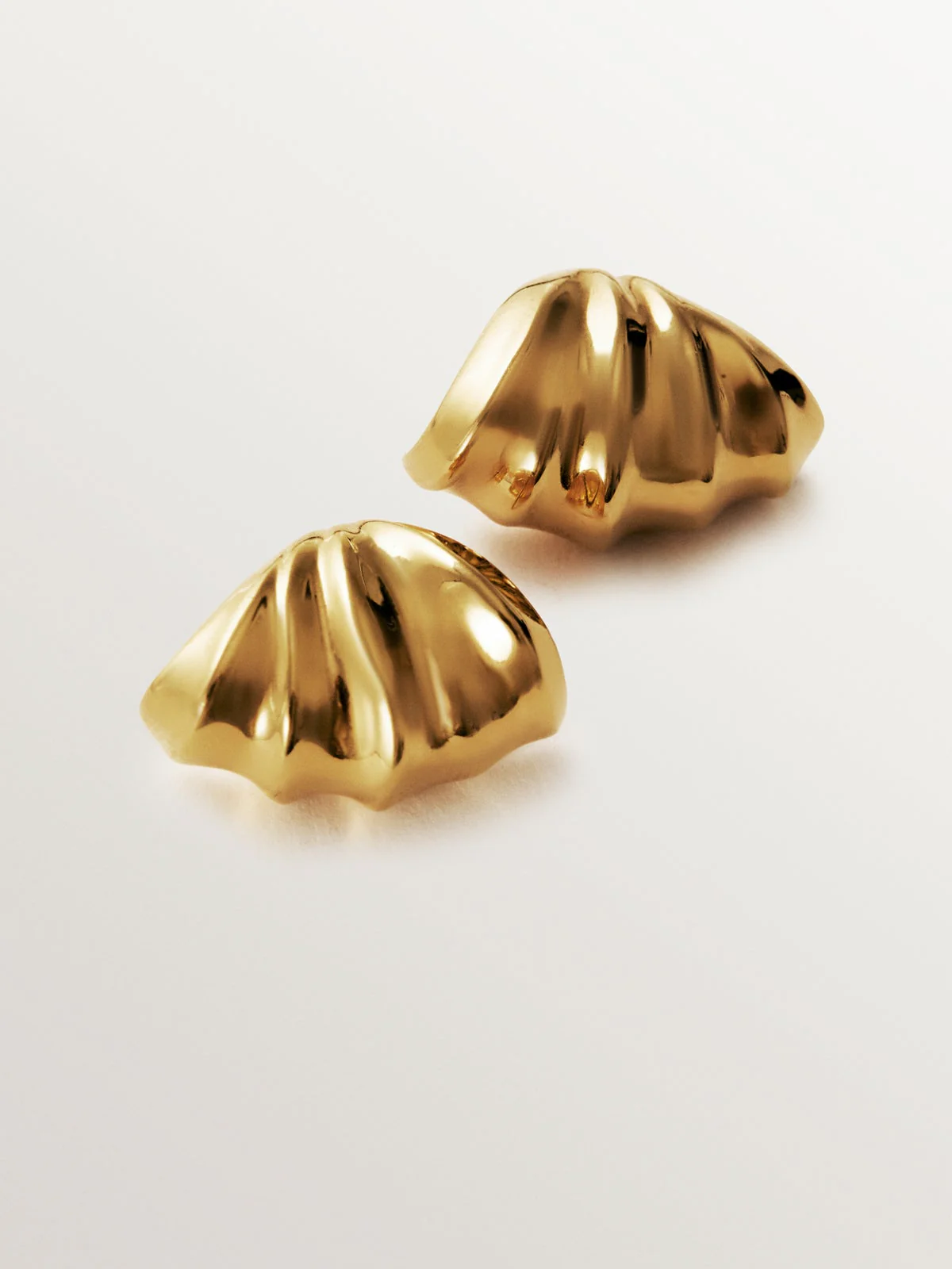 Pendientes de plata 925 bañada en oro amarillo de 18K con textura - Image 3