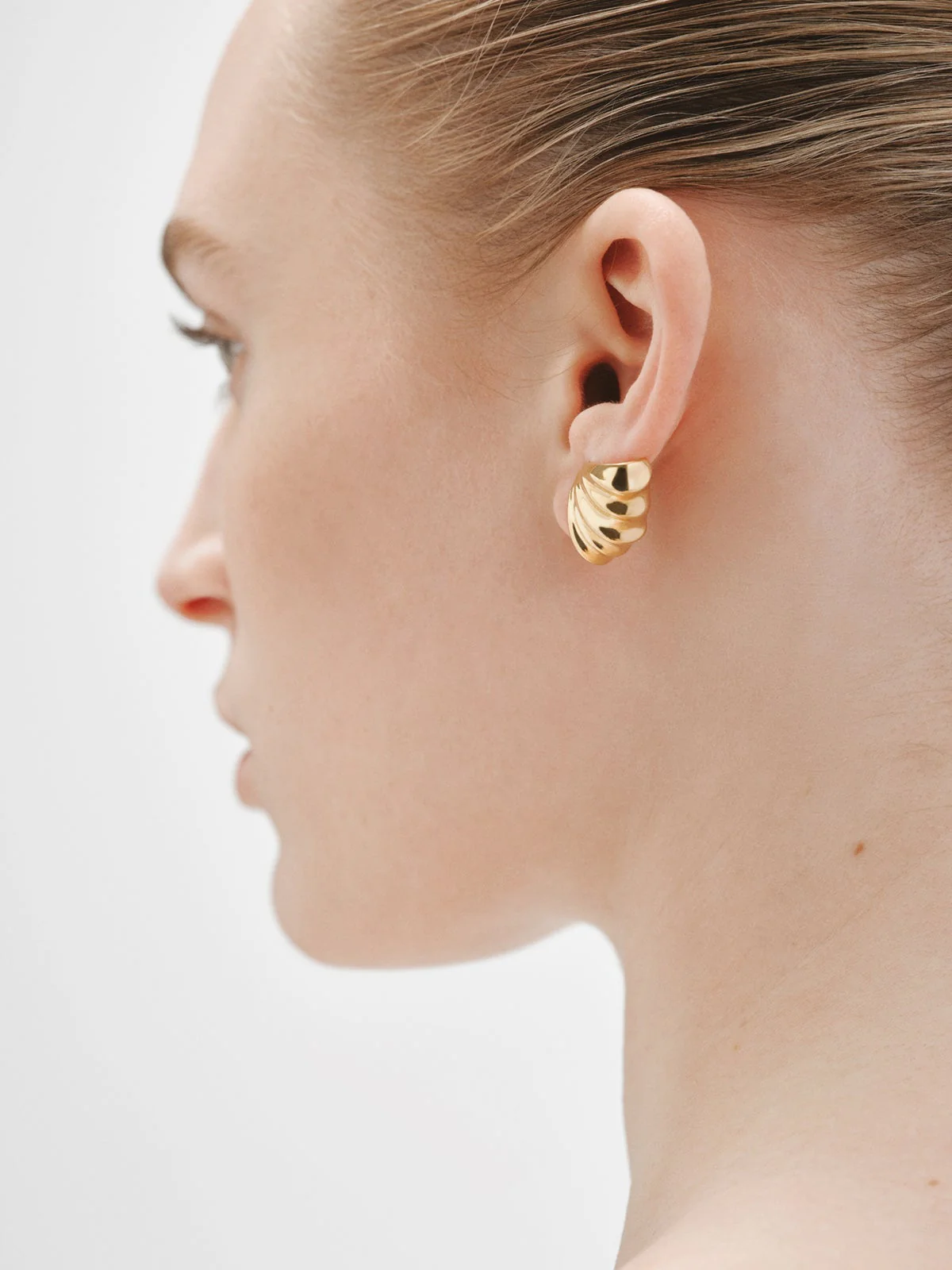 Pendientes de plata 925 bañada en oro amarillo de 18K con textura - Image 4