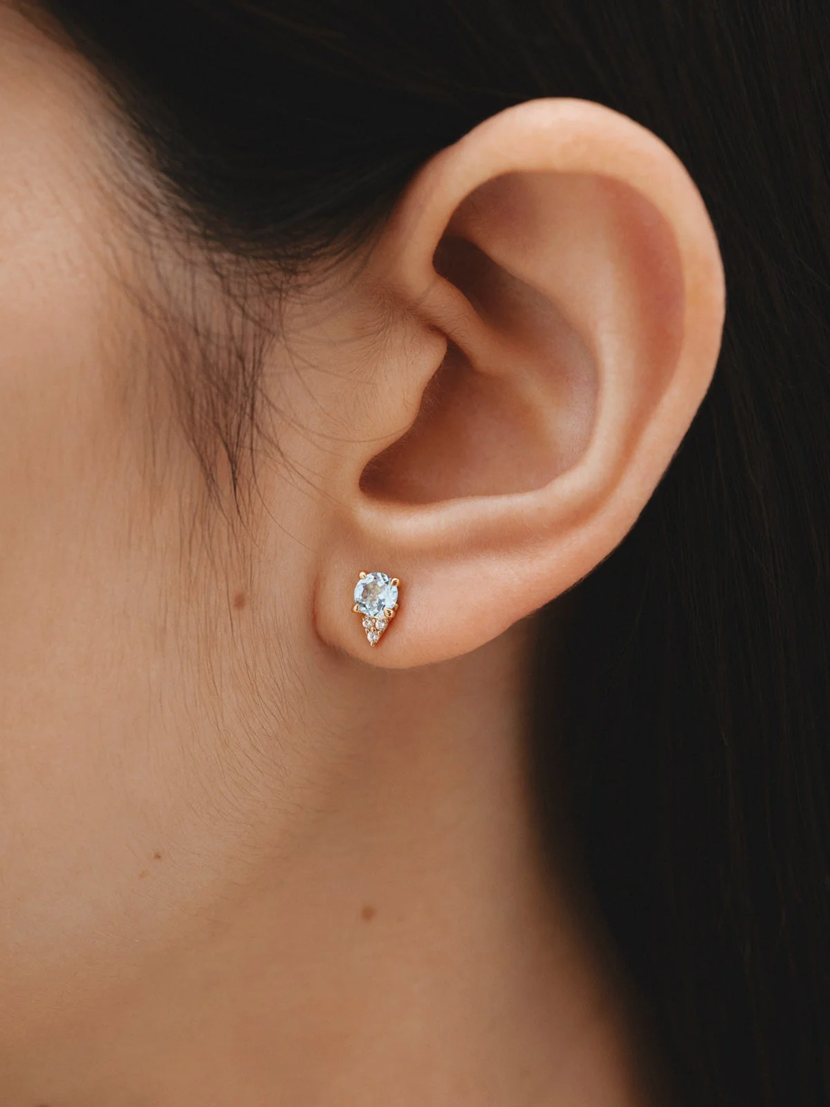 Pendientes de plata 925 bañada en oro amarillo de 18K con topacios azul sky y zafiros blancos - Image 2