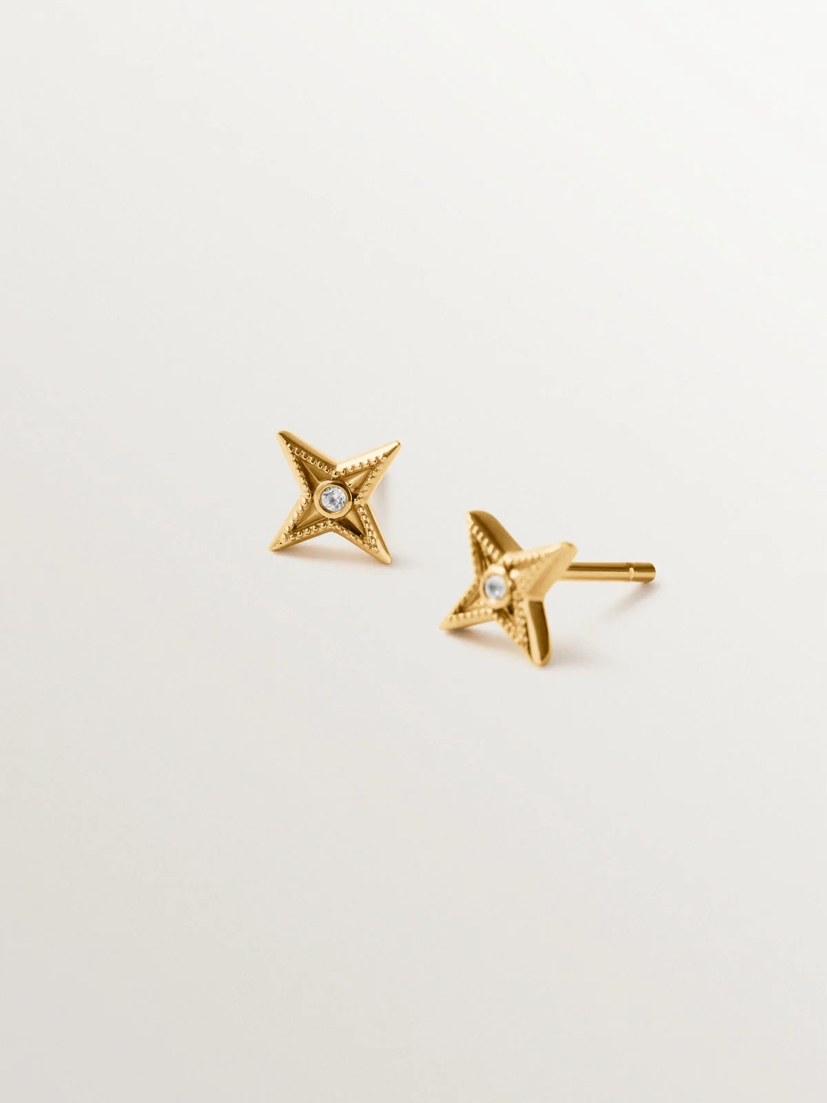 Pendientes de plata 925 bañada en oro amarillo de 18K en forma de estrella con topacios blancos - Image 5