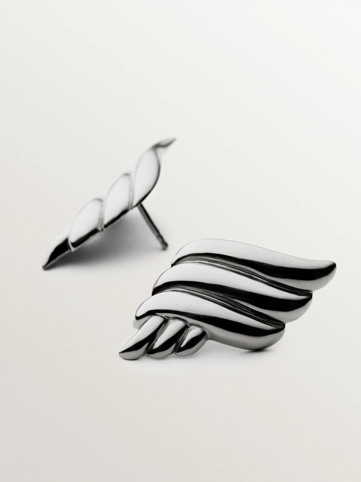 Pendientes de plata 925 rodiada con forma fluida - Image 3