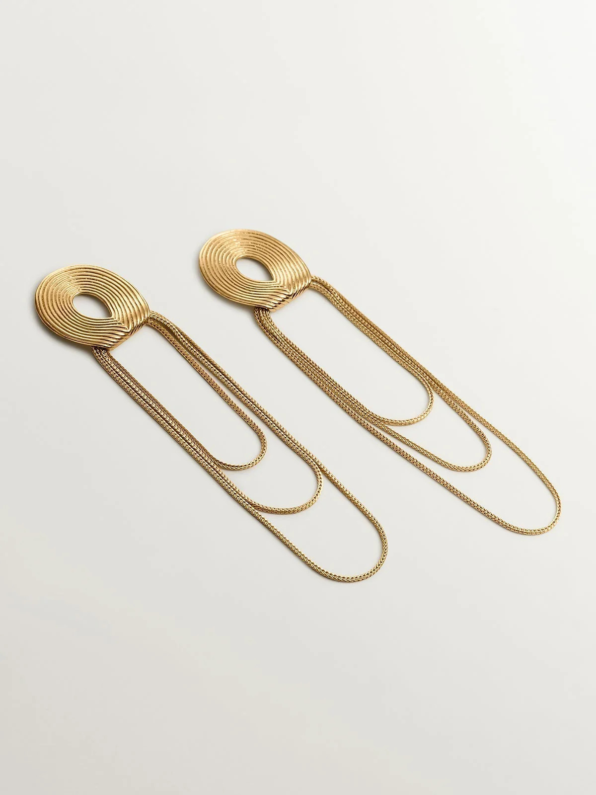 Pendientes grandes de plata 925 bañada en oro amarillo de 18K con relieve y cadenas - Image 3