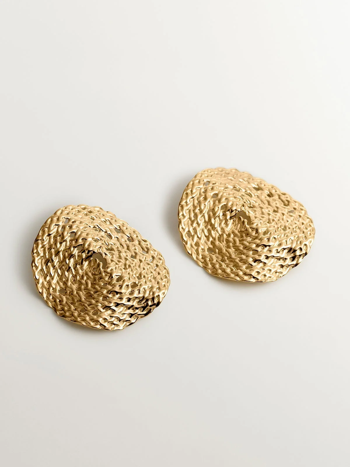 Pendientes grandes de plata 925 bañada en oro amarillo de 18K con textura de mimbre - Image 3