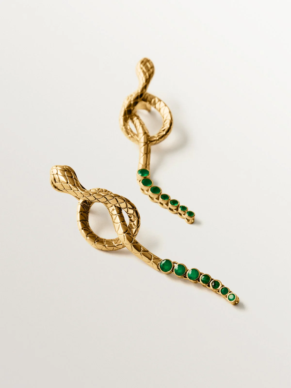 Pendientes largos de plata 925 bañada en oro amarillo de 18K con ónix verde y con forma de serpiente - Image 3