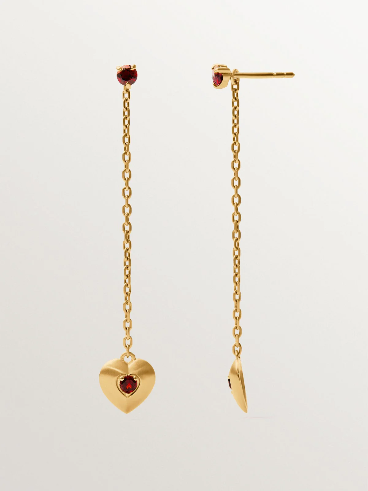 Pendientes largos de plata bañada en oro amarillo de 18K con cuentas de granates rojos, topacios blancos y forma de corazón - Image 3