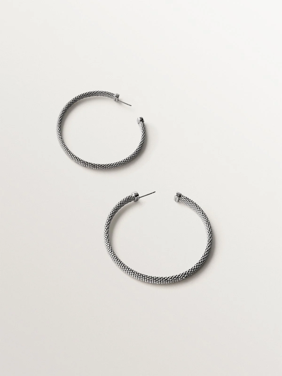 Pendientes medianos de plata 925 con textura de malla - Image 3