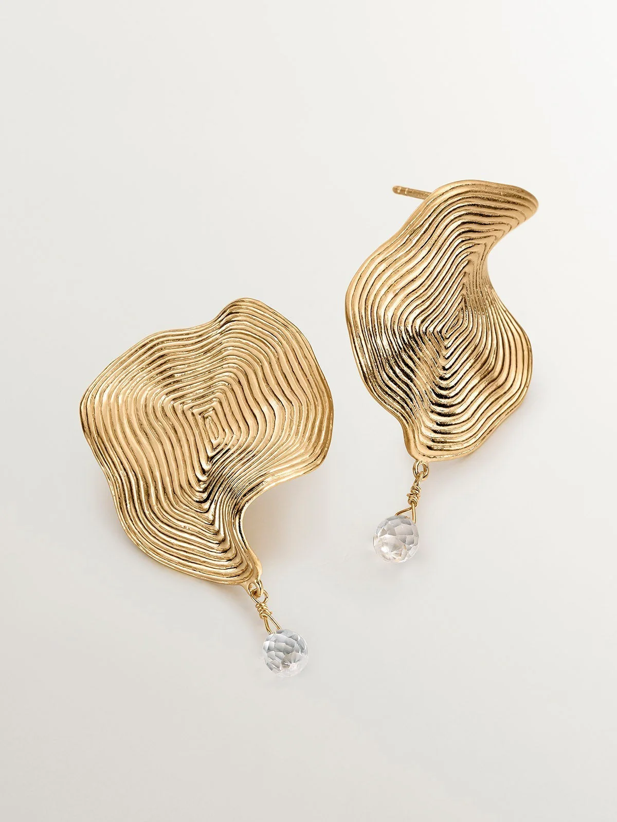 Pendientes ondulados grandes de plata 925 bañada en oro amarillo de 18K con topacio blanco - Image 3