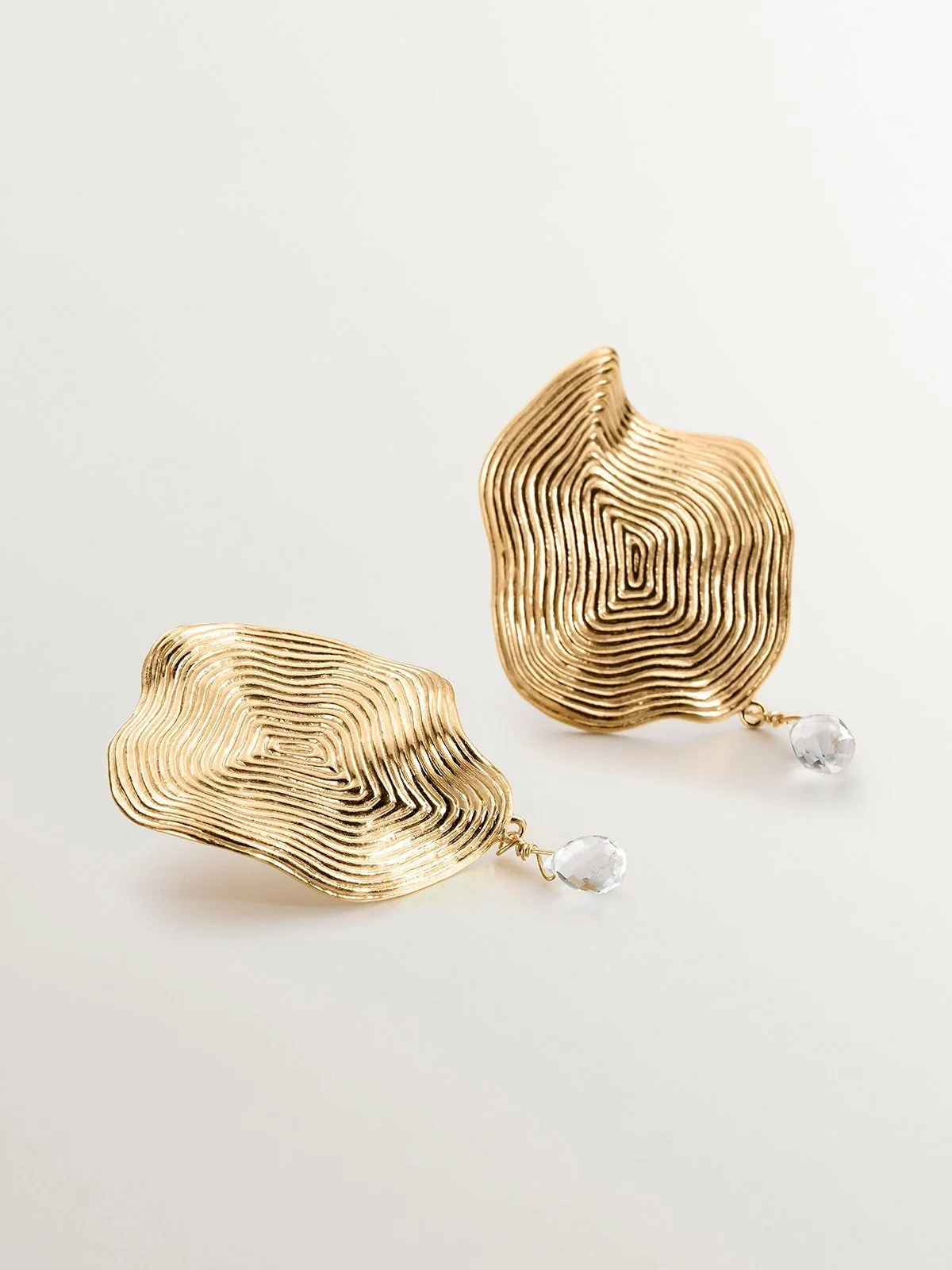 Pendientes ondulados grandes de plata 925 bañada en oro amarillo de 18K con topacio blanco - Image 5