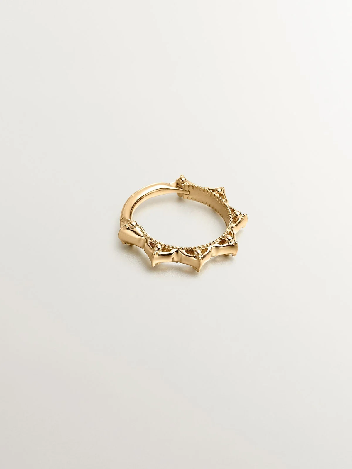 Piercing daith de aro de oro amarillo de 18K con pinchos - Image 3