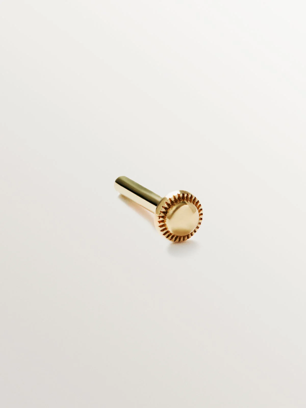 Piercing de oro amarillo de 18K con diamantes en talla brillante - Image 3