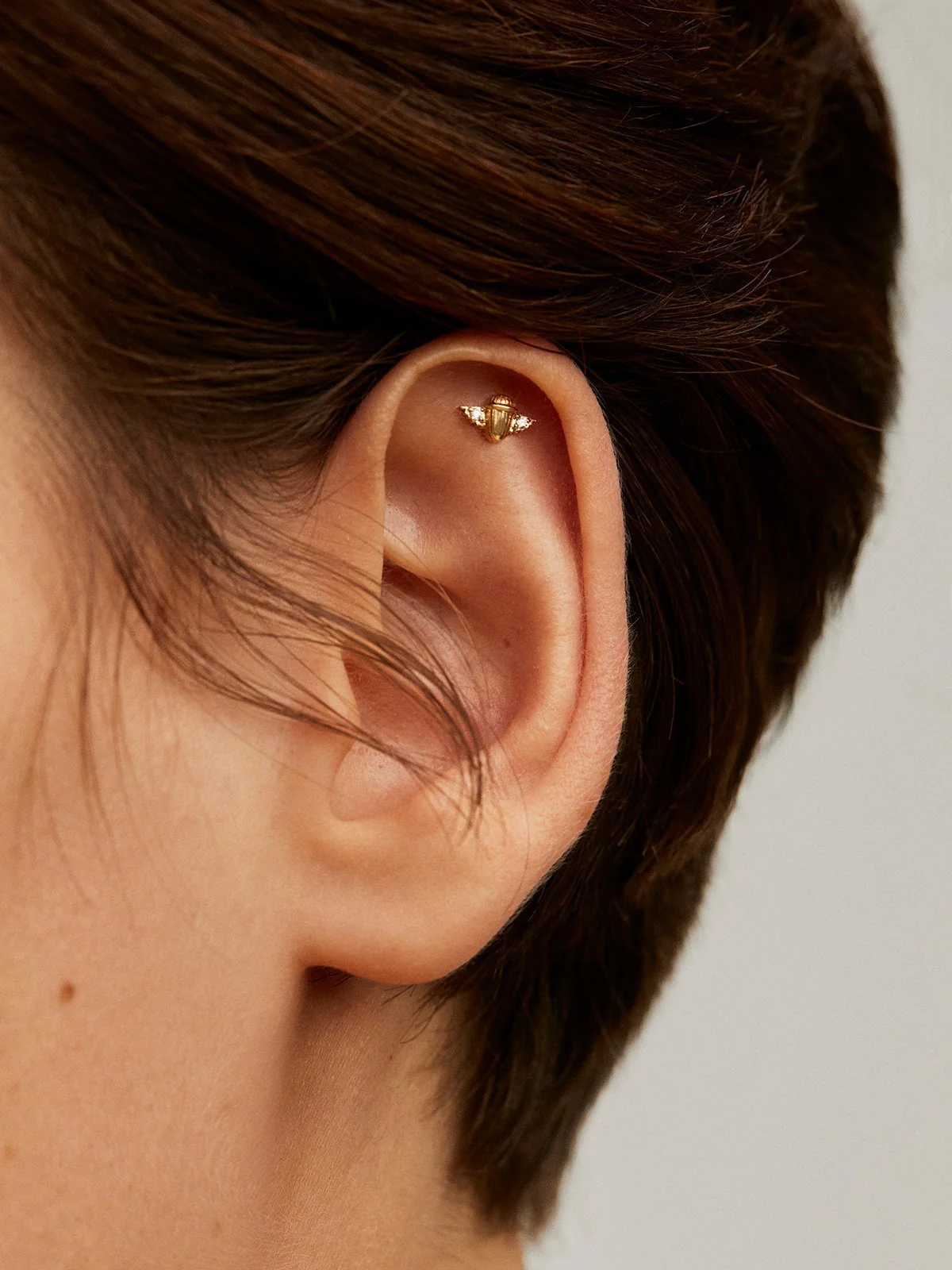 Piercing de oro amarillo de 18K con diamantes en talla brillante - Image 2