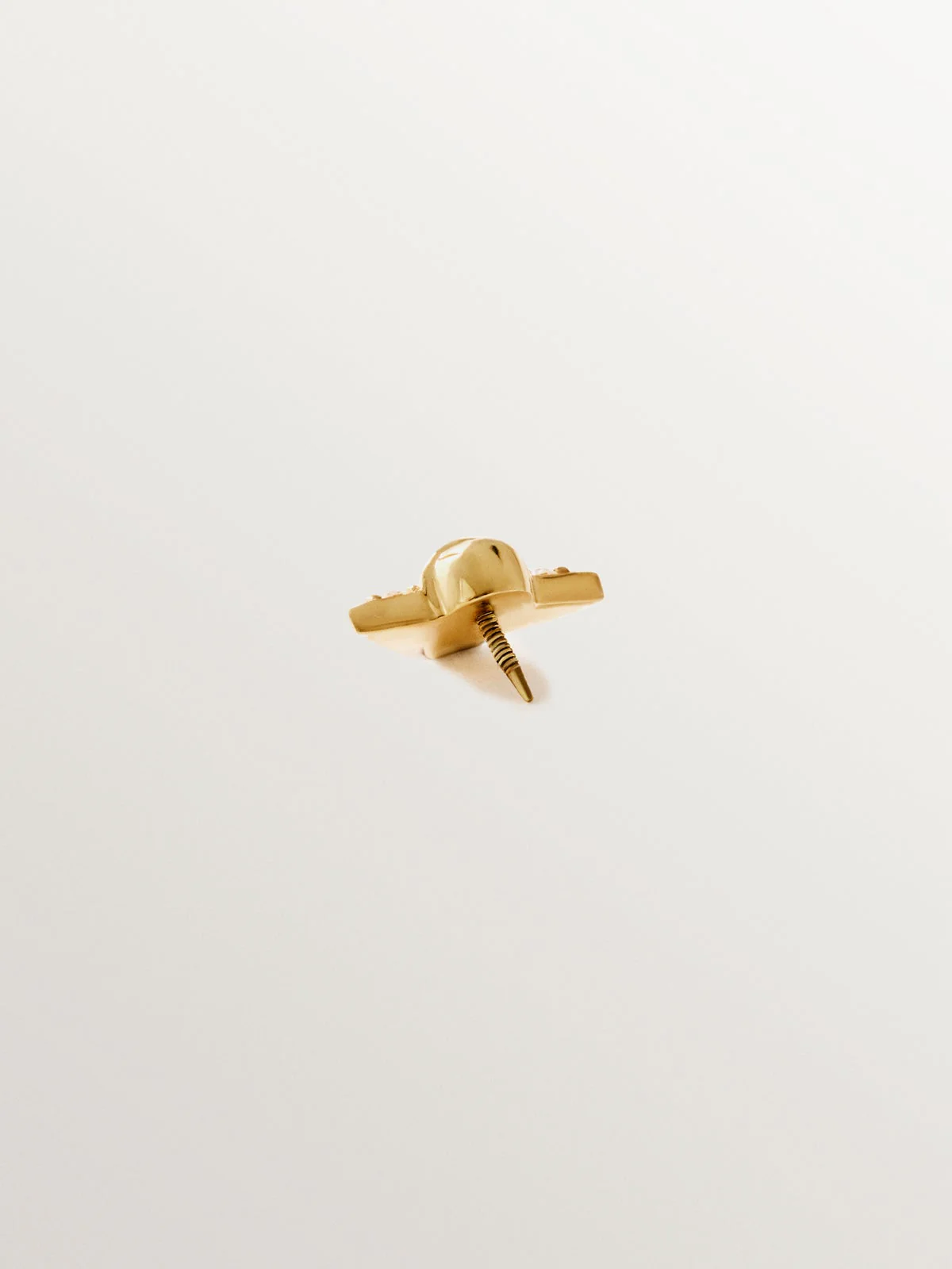 Piercing de oro amarillo de 18K con diamantes en talla brillante - Image 3