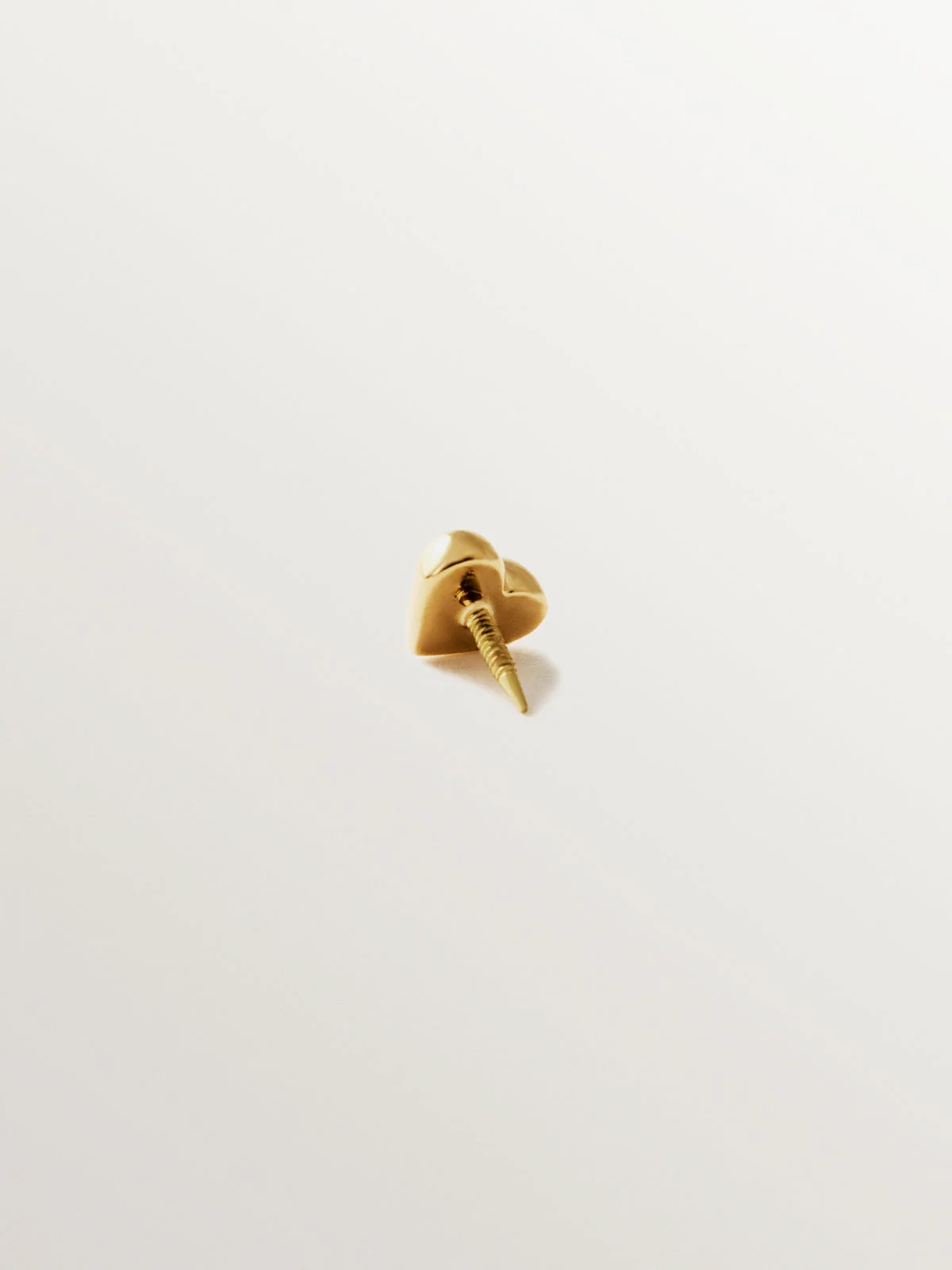 Piercing de oro amarillo de 18K con forma de corazón - Image 3