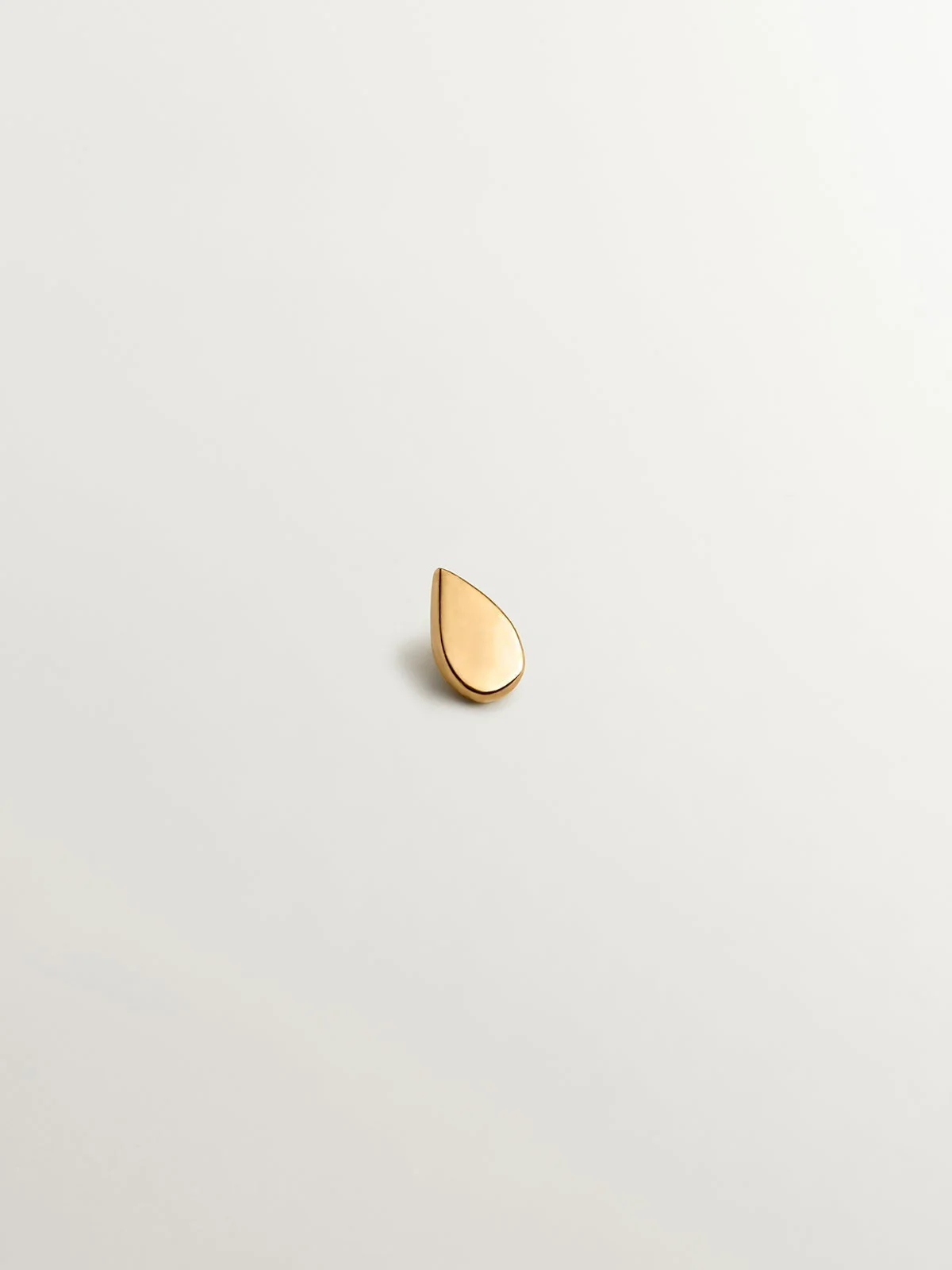Piercing de oro amarillo de 18K con forma de gota - Image 5