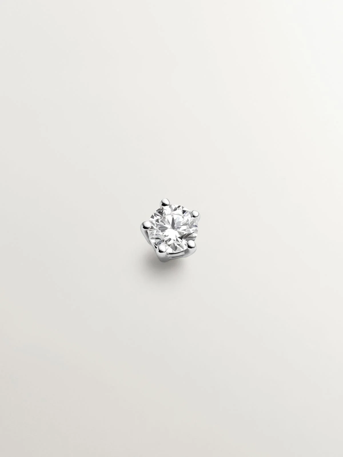 Piercing de oro blanco de 18K con diamante 0,15 cts