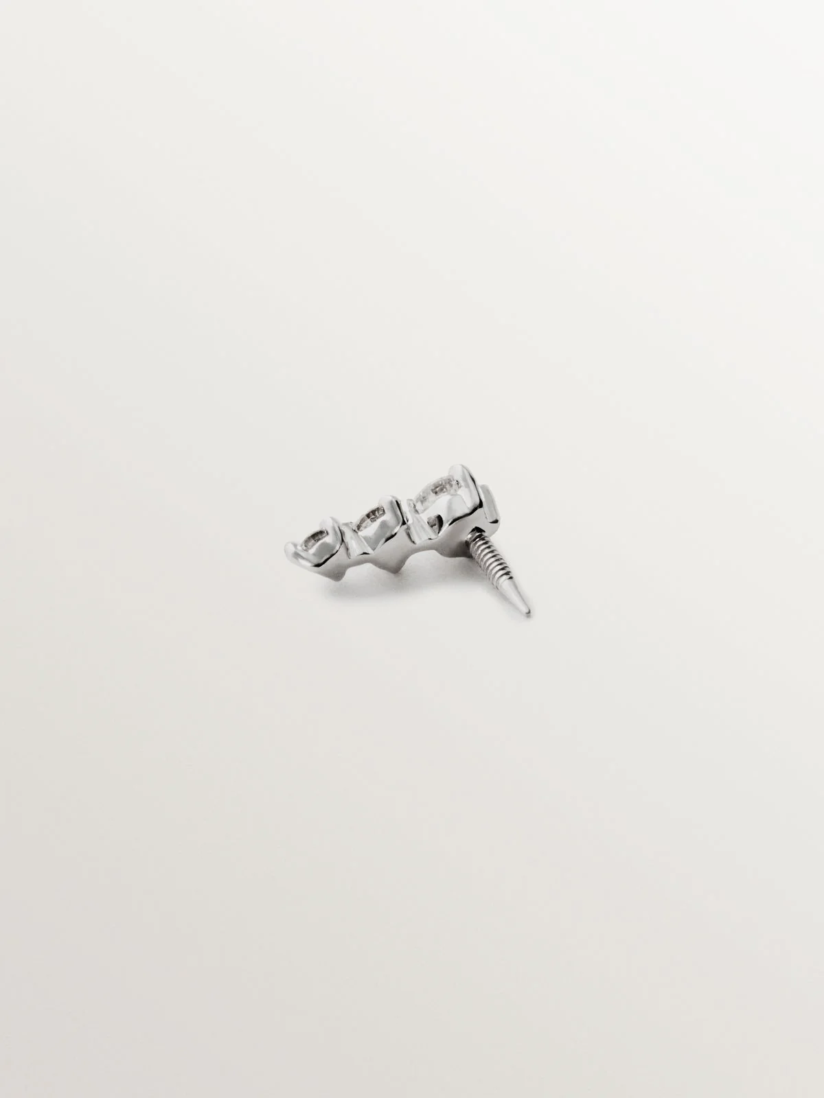 Piercing de oro blanco de 18k con diamantes - Image 3