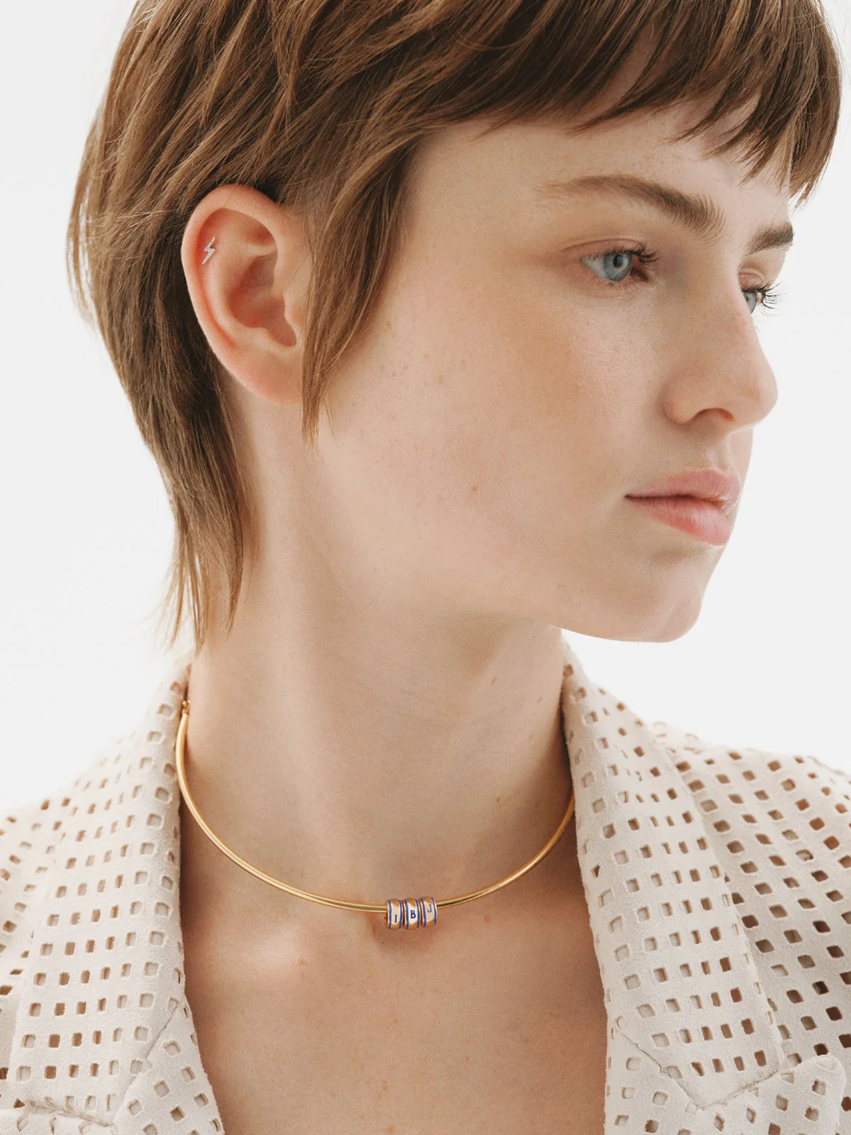 Piercing de oro blanco de 18K con diamantes en talla brillante y forma de rayo - Image 6