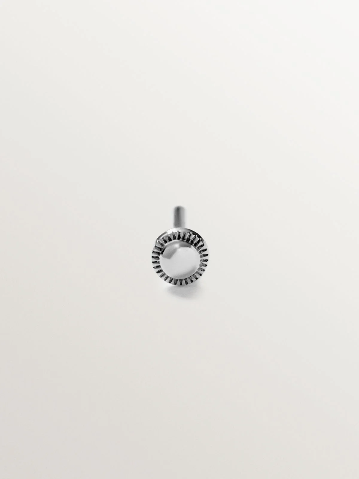 Piercing de oro blanco de 18K con forma de estrella - Image 8
