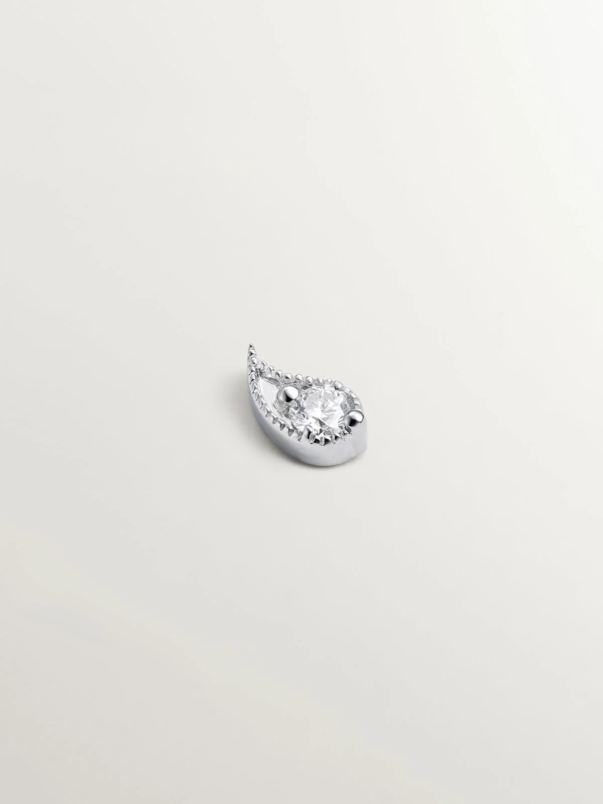 Piercing de oro blanco de 18K con diamantes y forma de gota
