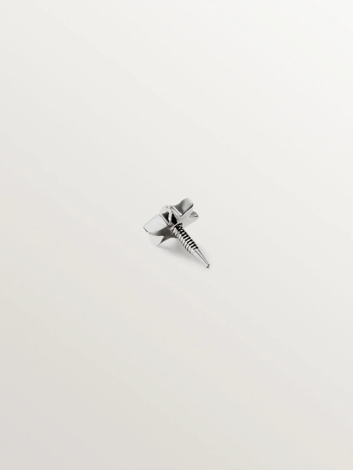 Piercing de oro blanco de 18K con forma de estrella - Image 3