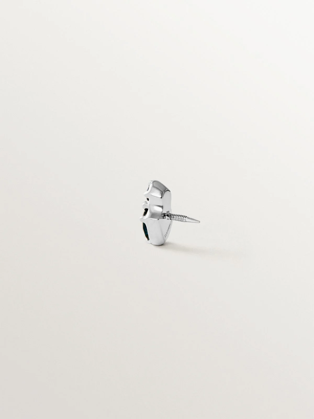 Piercing de oro blanco de 18K con zafiros en talla pera y brillante - Image 3