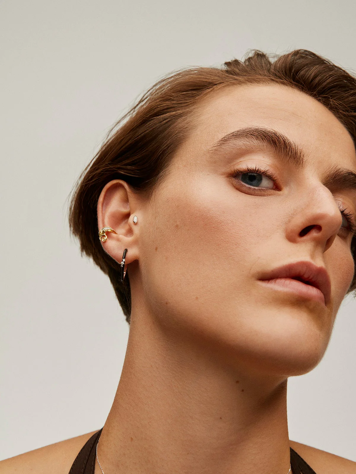 Piercing hexagonal de oro blanco de 18K con diamantes - Image 6