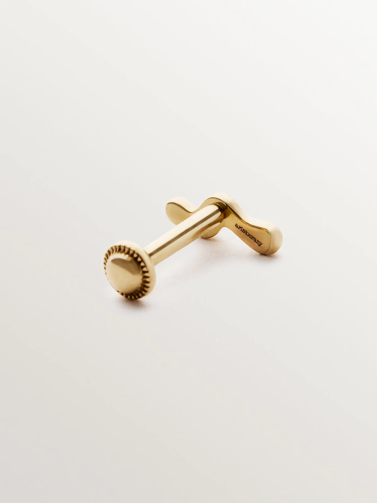 Piercing individual de oro amarillo de 18K con forma orgánica de ola - Image 4