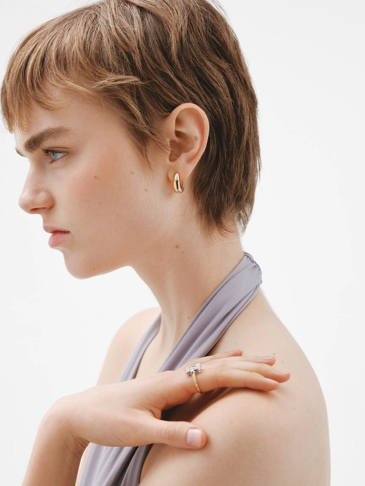 Piercing individual de oro amarillo de 18K con motivo estilo gótico - Image 3