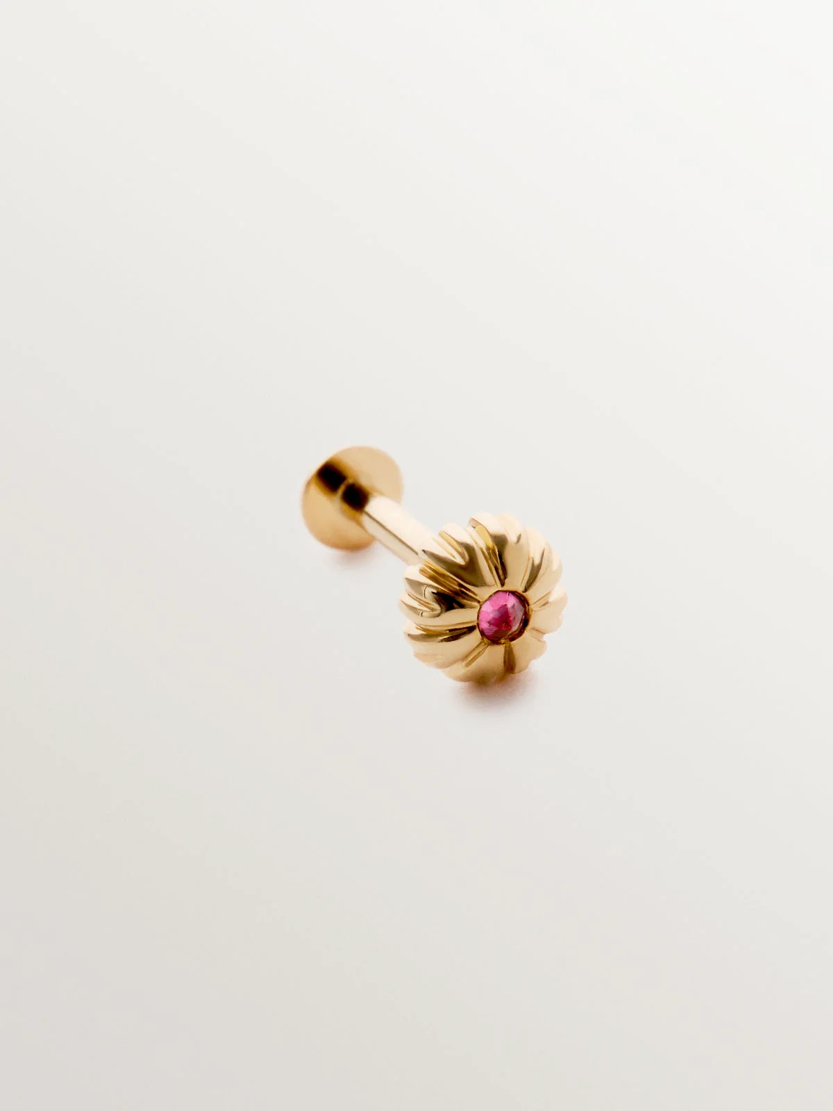 Piercing individual de oro amarillo de 18K con rodolita central rosa en talla brillante - Image 3