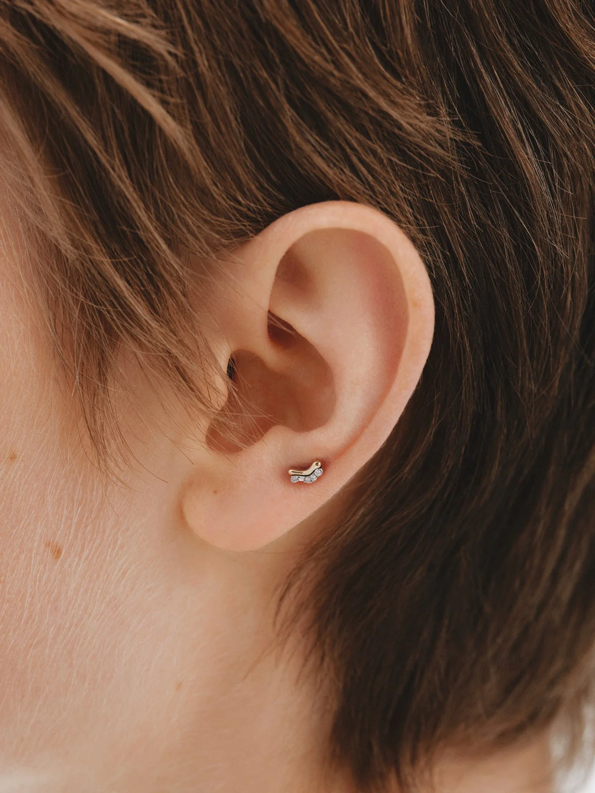 Piercing individual de oro amarillo y blanco de 18K con diamantes blancos en talla brillante. - Image 2
