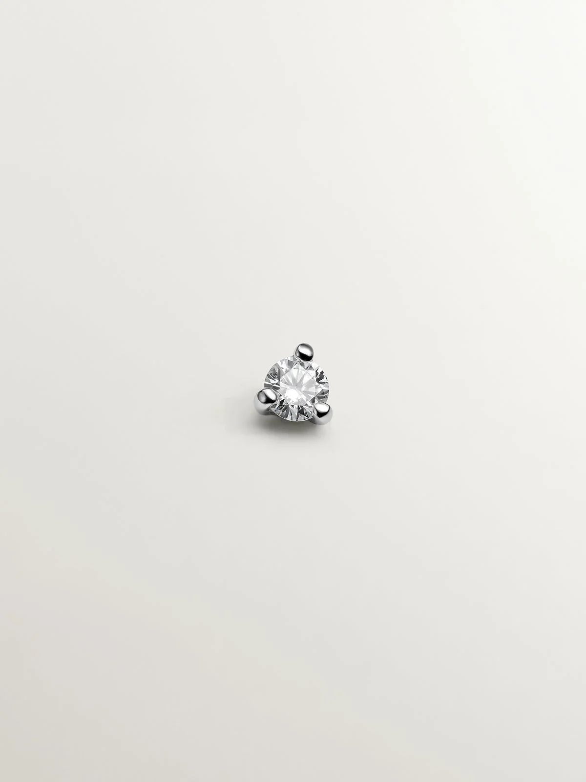 Piercing solitario de oro blanco de 18K con diamante 0,02 cts