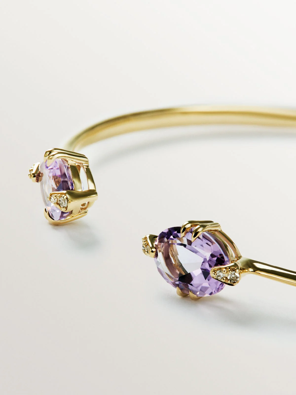 Pulsera abierta de oro amarillo de 9K con amatistas rosas y diamantes - Image 7