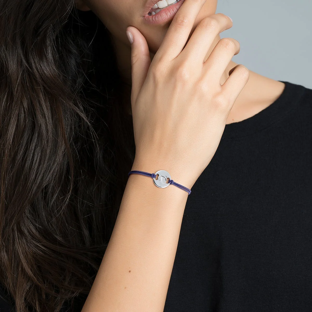 Pulsera con medalla de plata y grabado Aristocrazy - Image 2