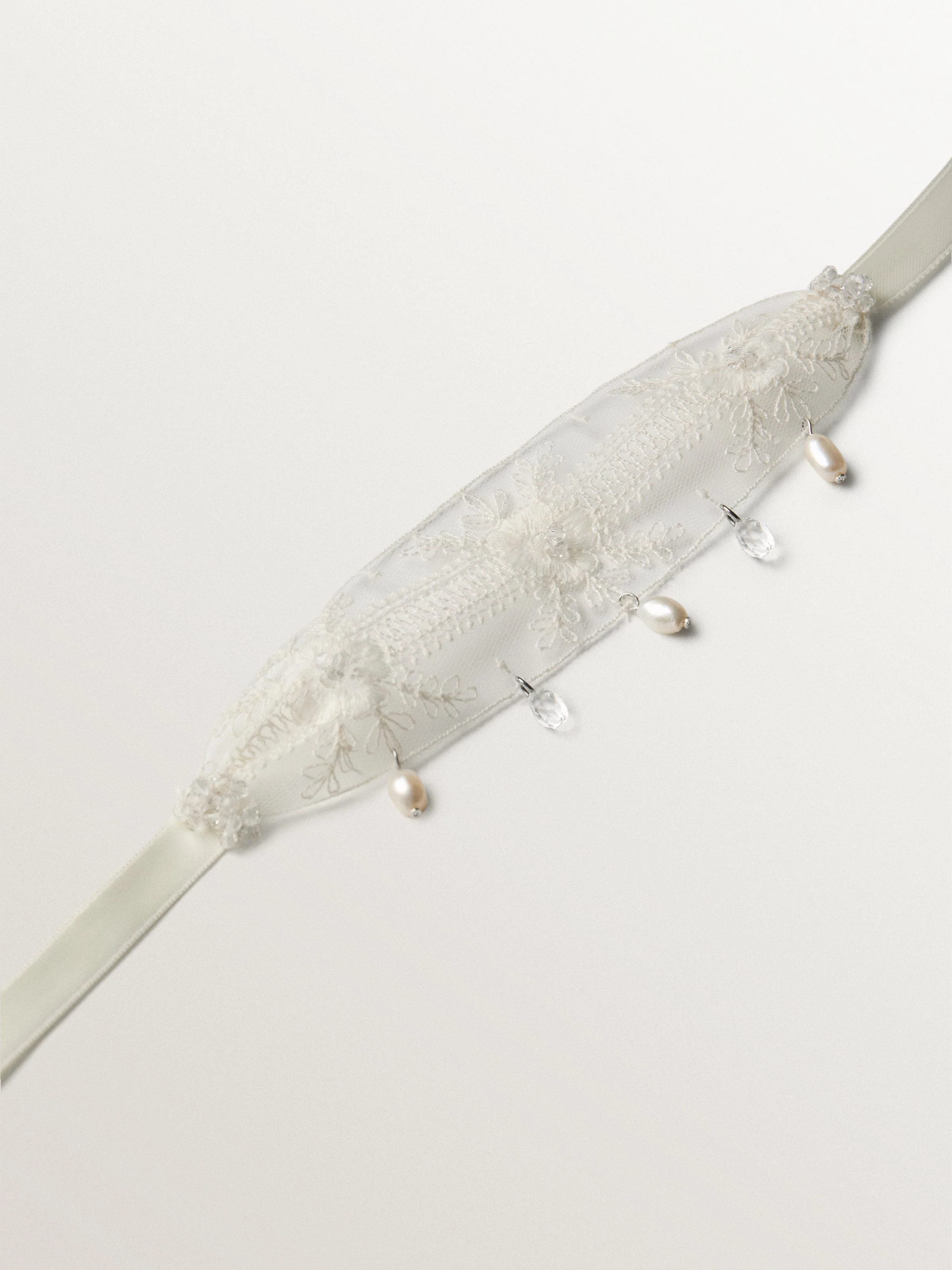 Pulsera de encaje con perlas y cristales