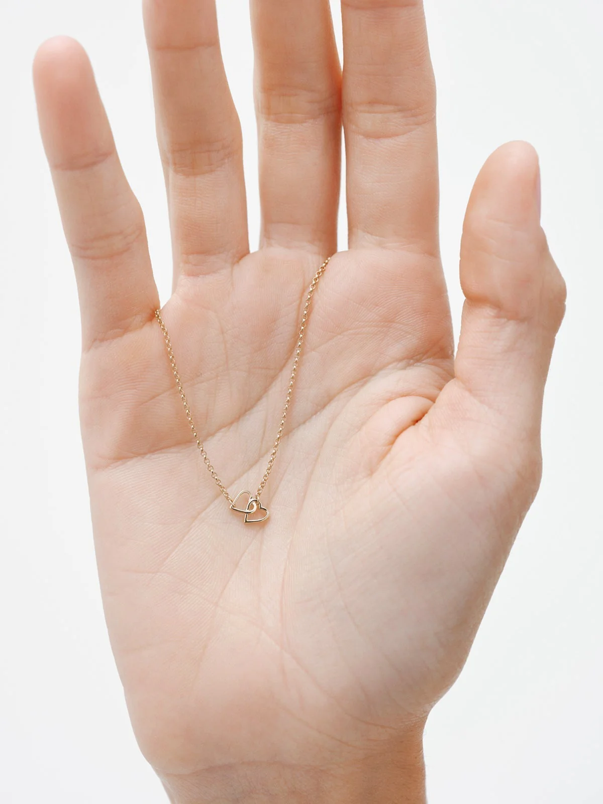 Pulsera de oro amarillo de 9K con corazones entrelazados - Image 2