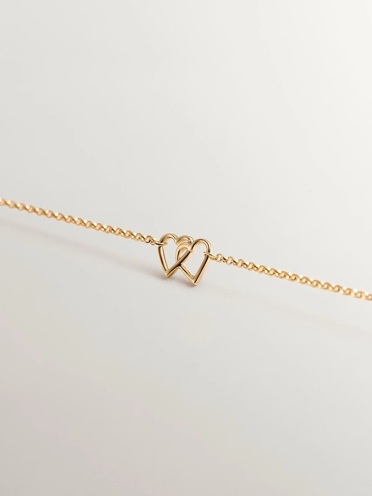 Pulsera de oro amarillo de 9K con corazones entrelazados - Image 5