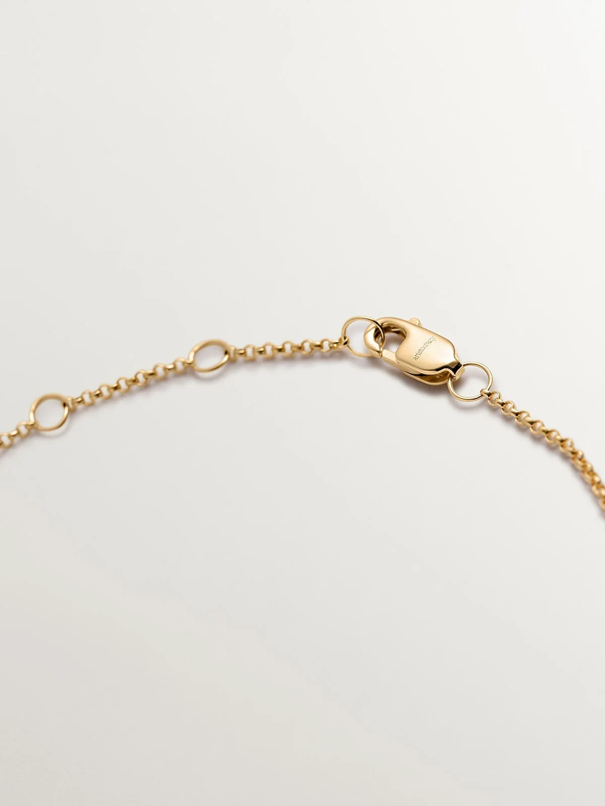 Pulsera de oro amarillo de 9K con corazones entrelazados - Image 7