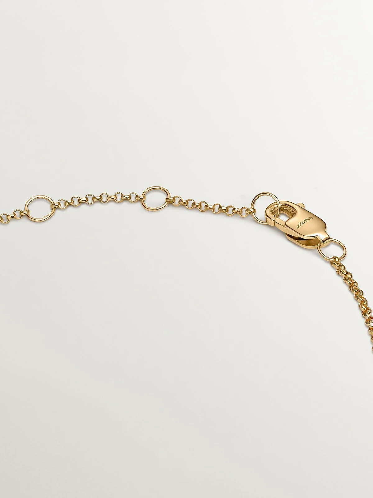 Pulsera de oro amarillo de 9K con cruz - Image 7