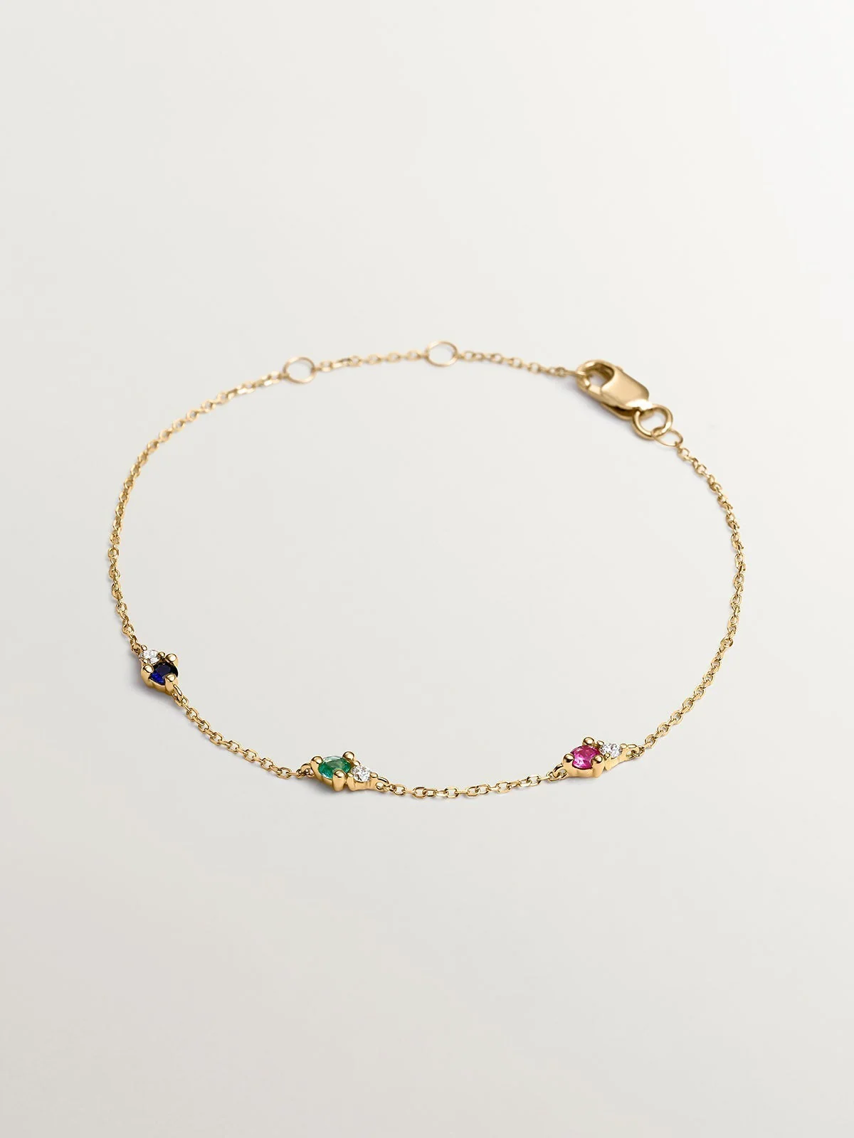 Pulsera de oro amarillo de 9K con zafiro, esmeralda, rubí y diamantes