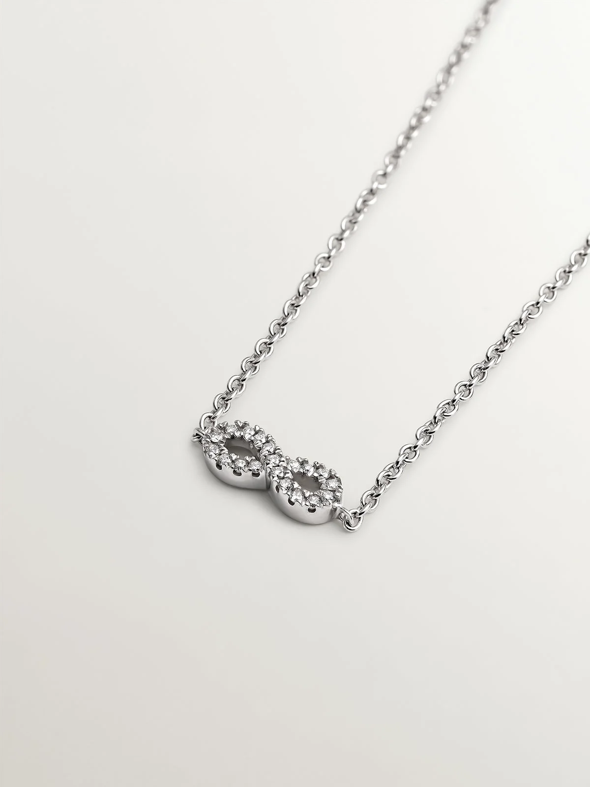 Pulsera de oro blanco de 18K con infinito y diamantes - Image 3