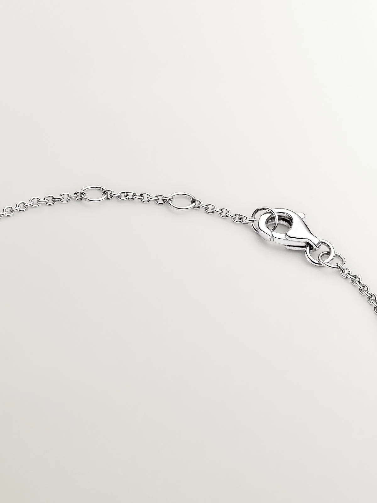 Pulsera de oro blanco de 18K con infinito y diamantes - Image 4