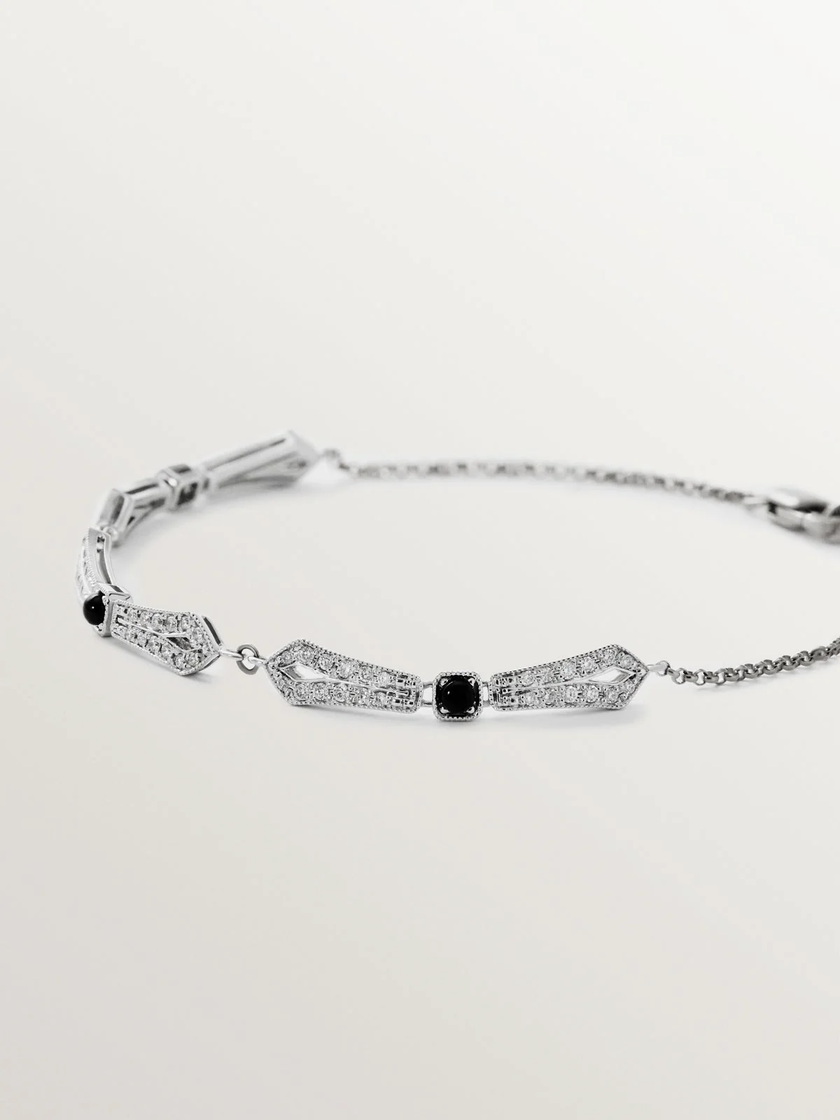 Pulsera de oro blanco de 18K con ónix negro y diamantes en talla brillante - Image 3