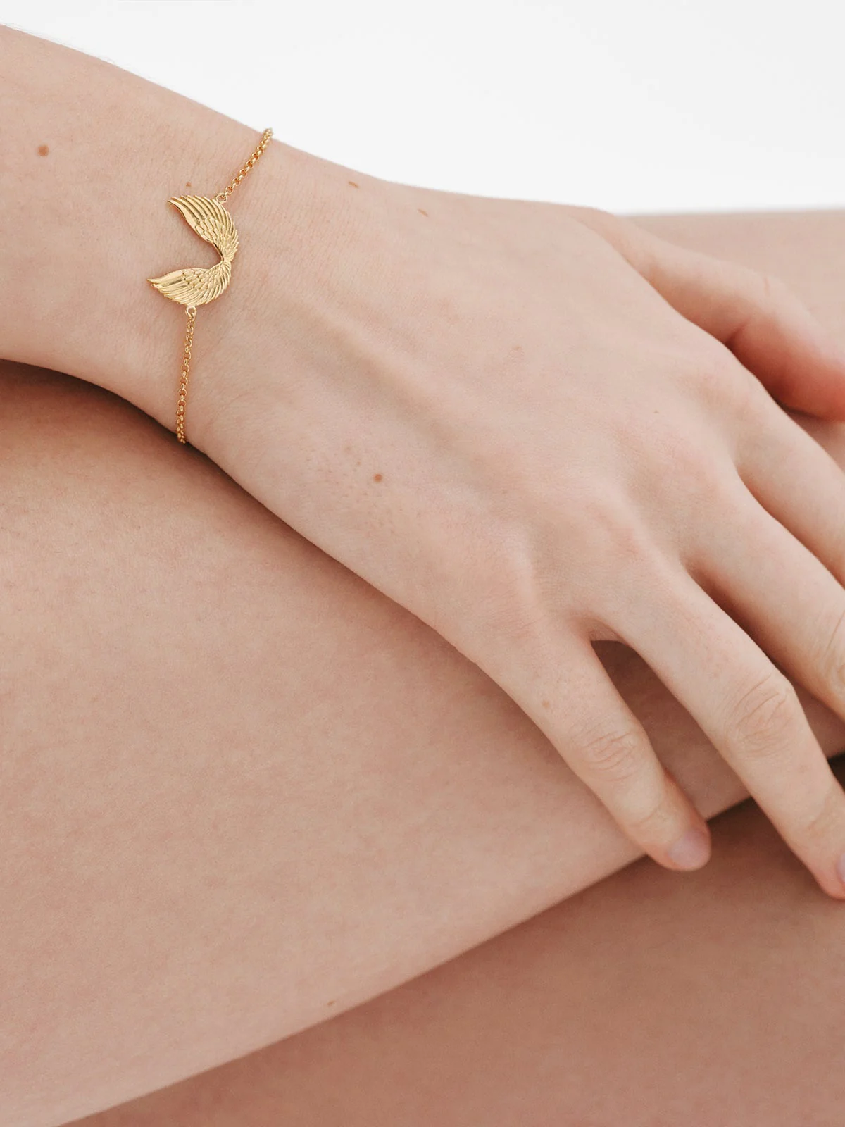 Pulsera de plata 925 bañada en oro amarillo de 18K con alas - Image 2