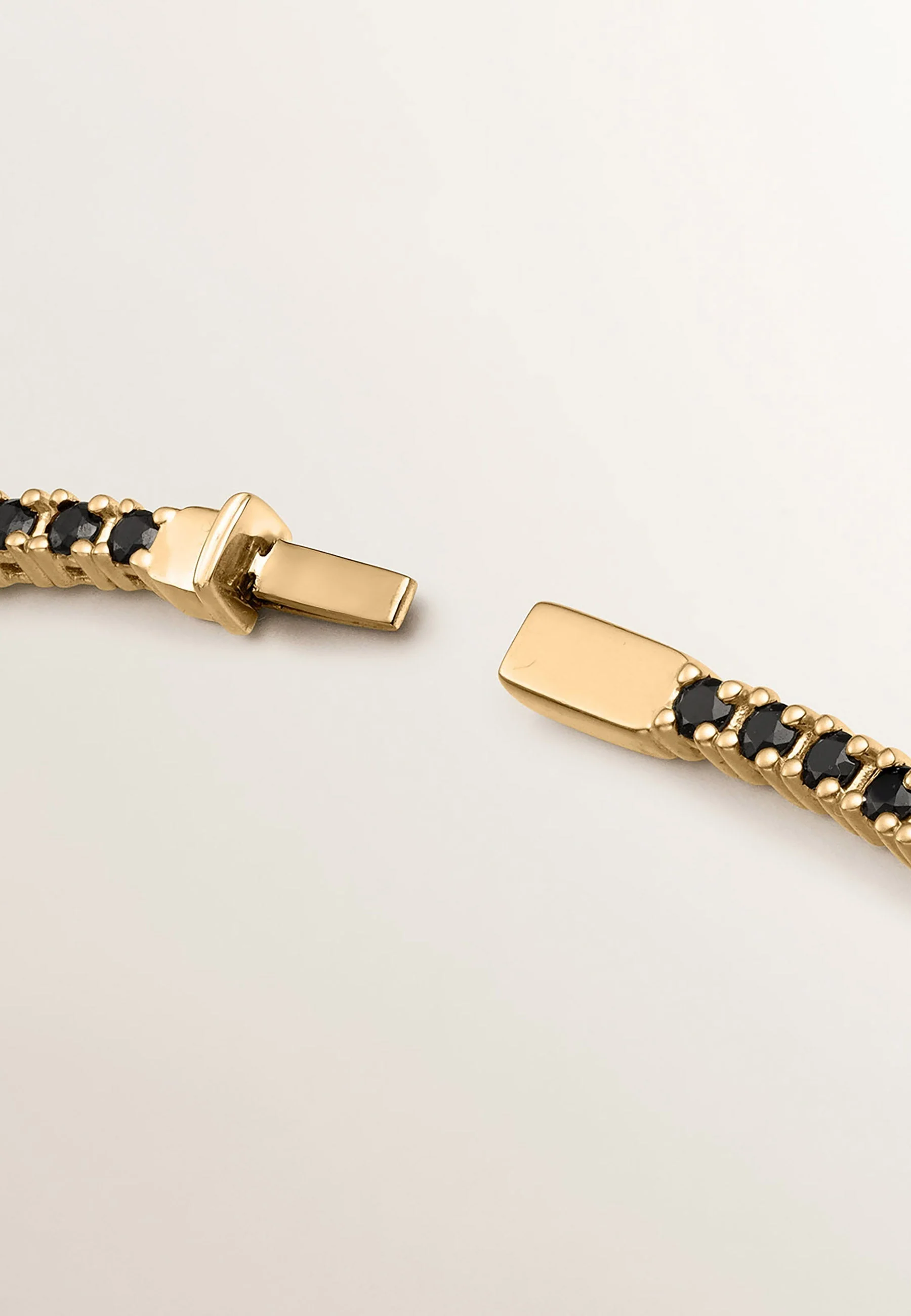 Pulsera de plata 925 bañada en oro amarillo de 18K con espinelas negras - Image 8