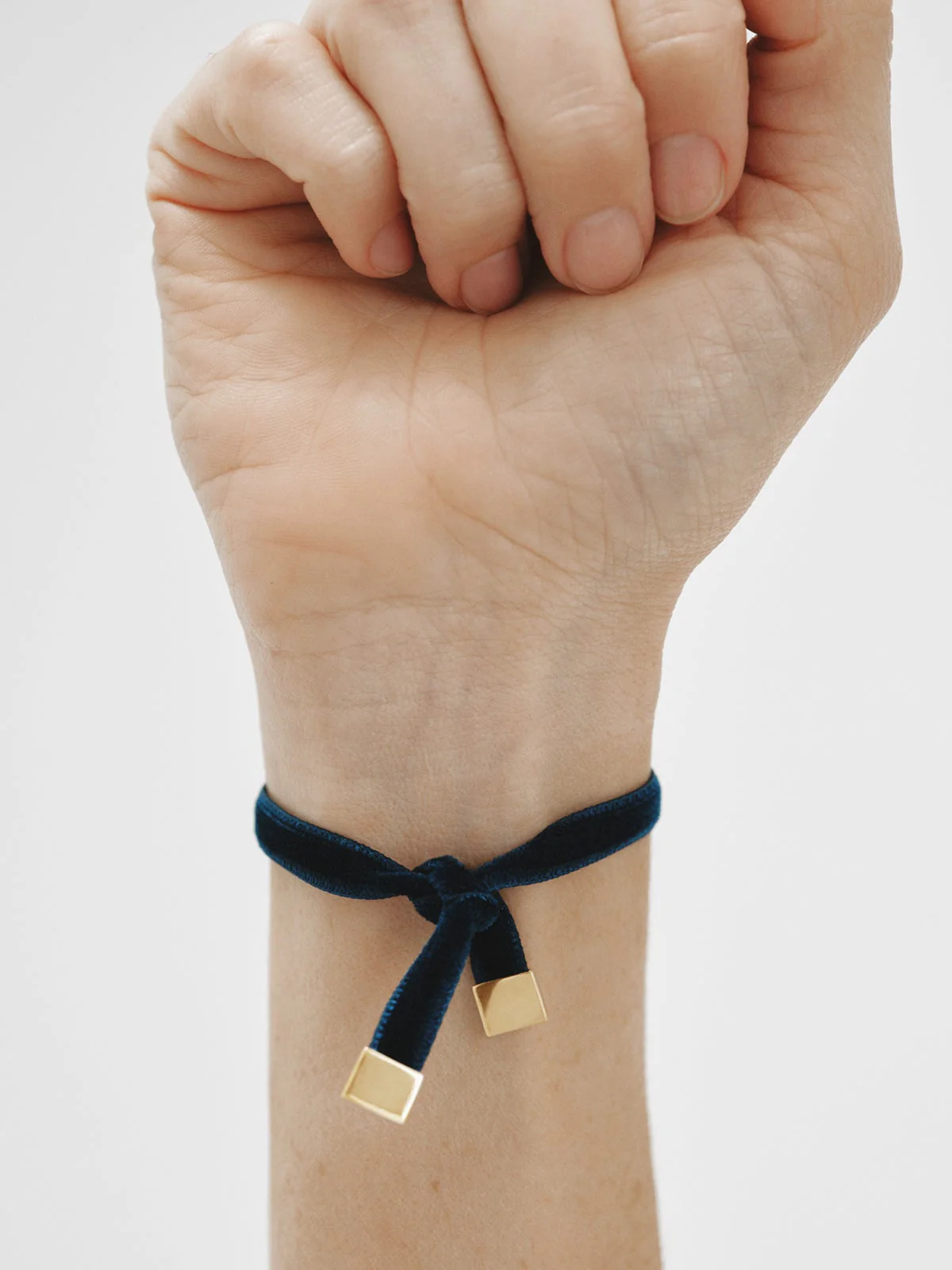 Pulsera de terciopelo con charm estrella de plata 925 bañada en oro amarillo de 18K con topacio blanco - Image 6