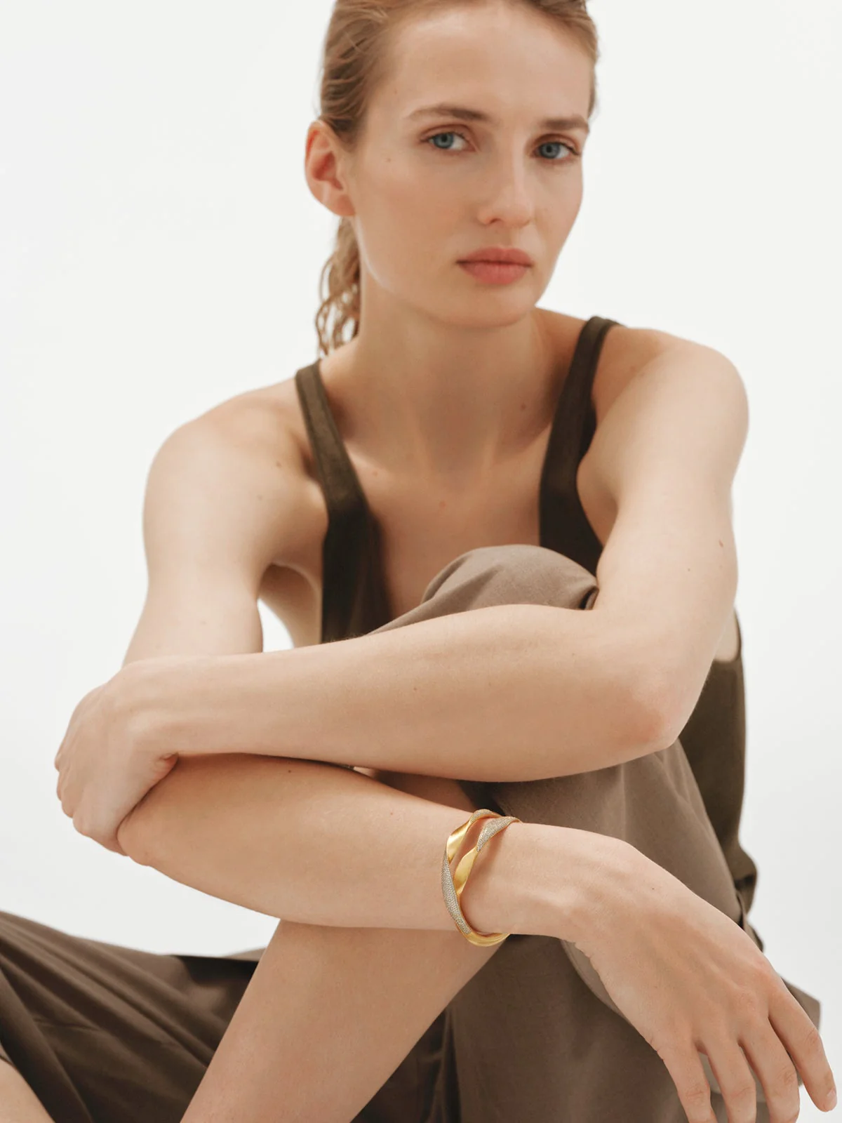 Pulsera gimmel bañada en oro amarillo con pavé de cristales - Image 5