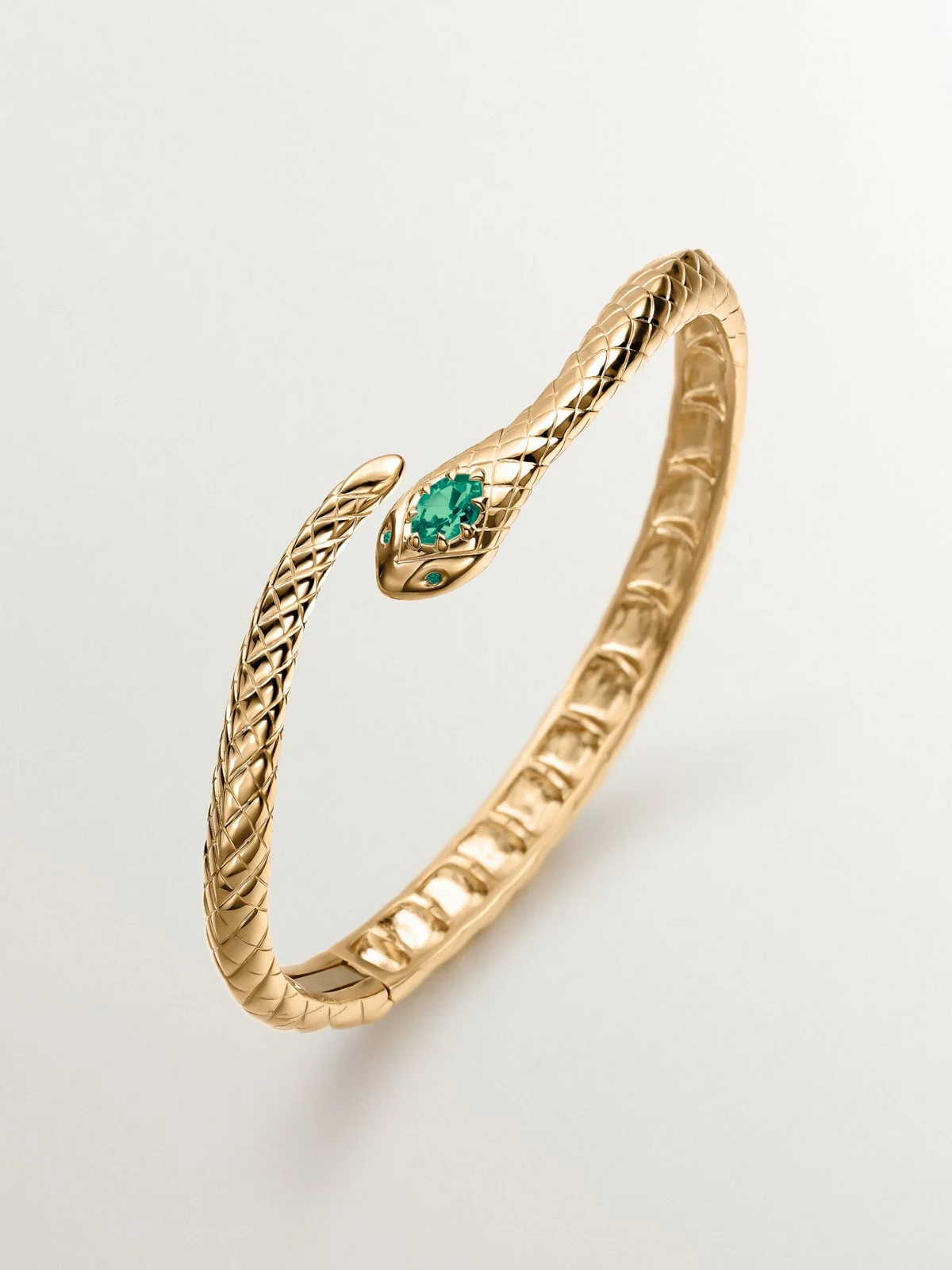 Pulsera rígida de plata 925 bañada en oro amarillo de 18K con ónix verde y con forma de serpiente - Image 3