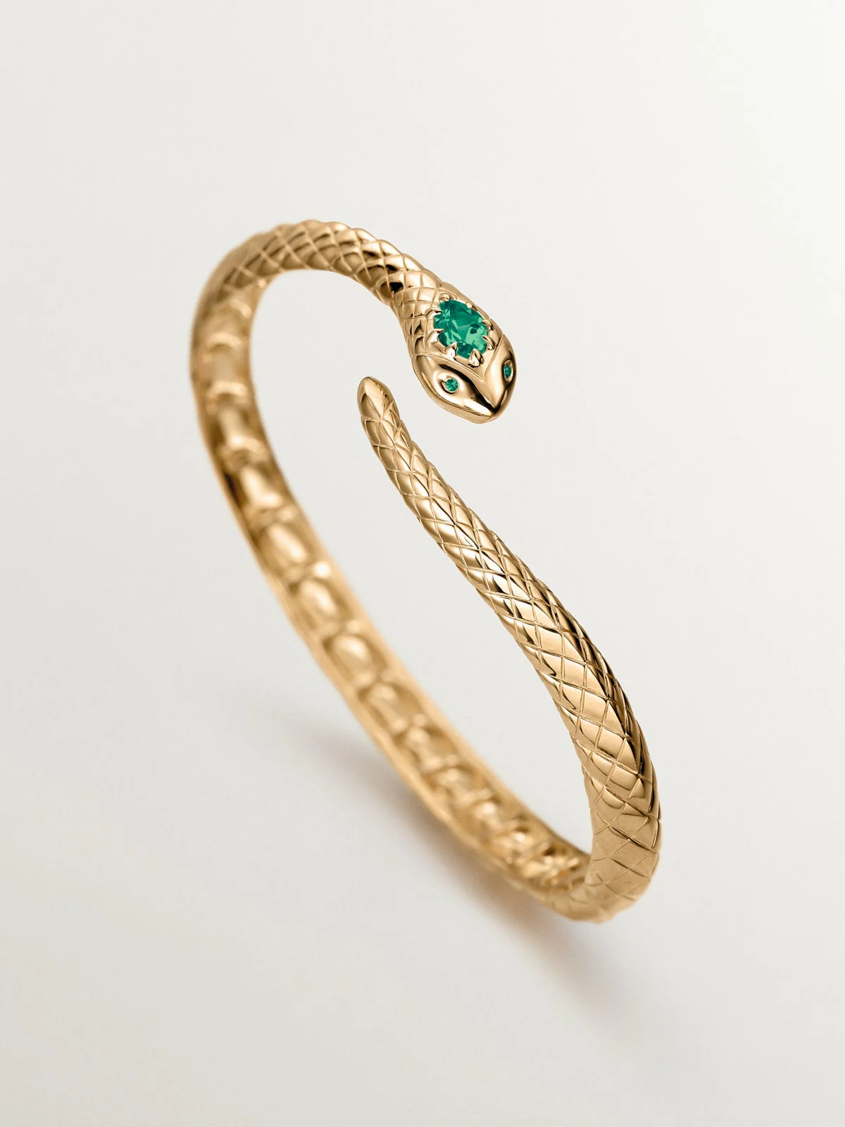 Pulsera rígida de plata 925 bañada en oro amarillo de 18K con ónix verde y con forma de serpiente - Image 5