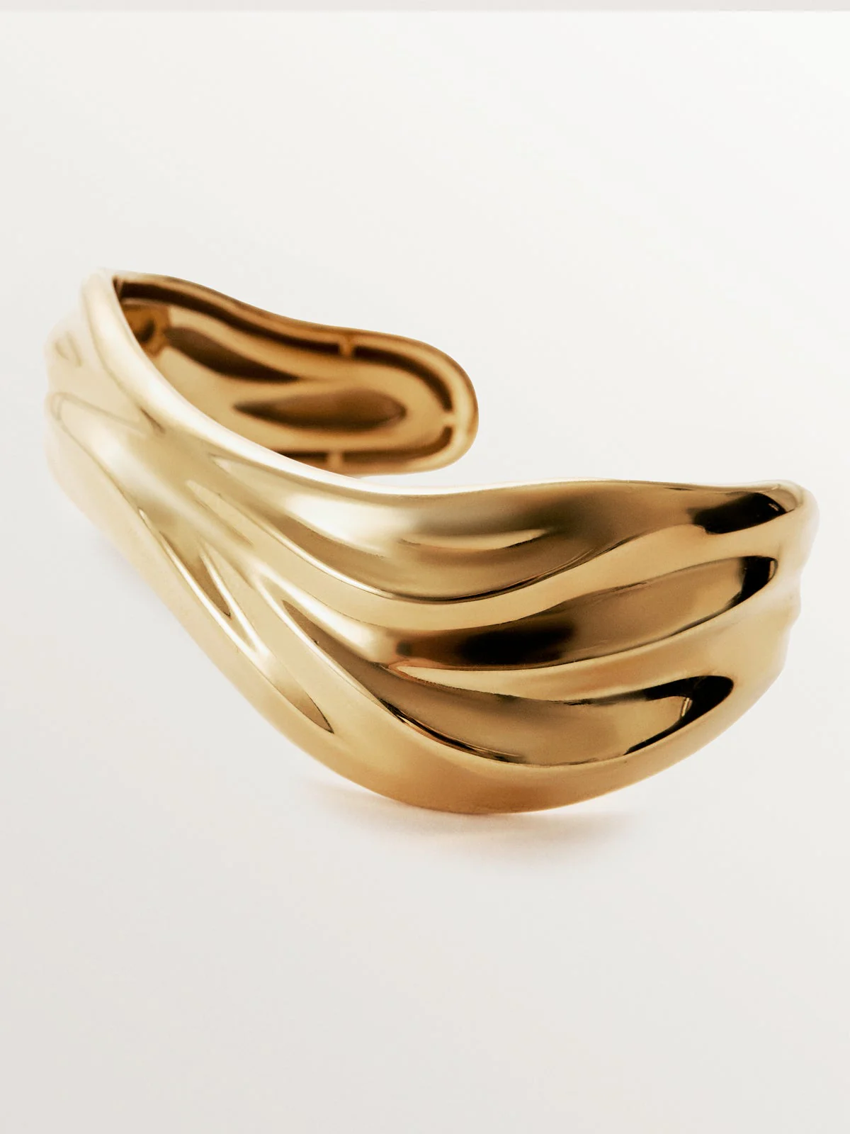 Pulsera rígida de plata 925 bañada en oro amarillo de 18K con textura - Image 5